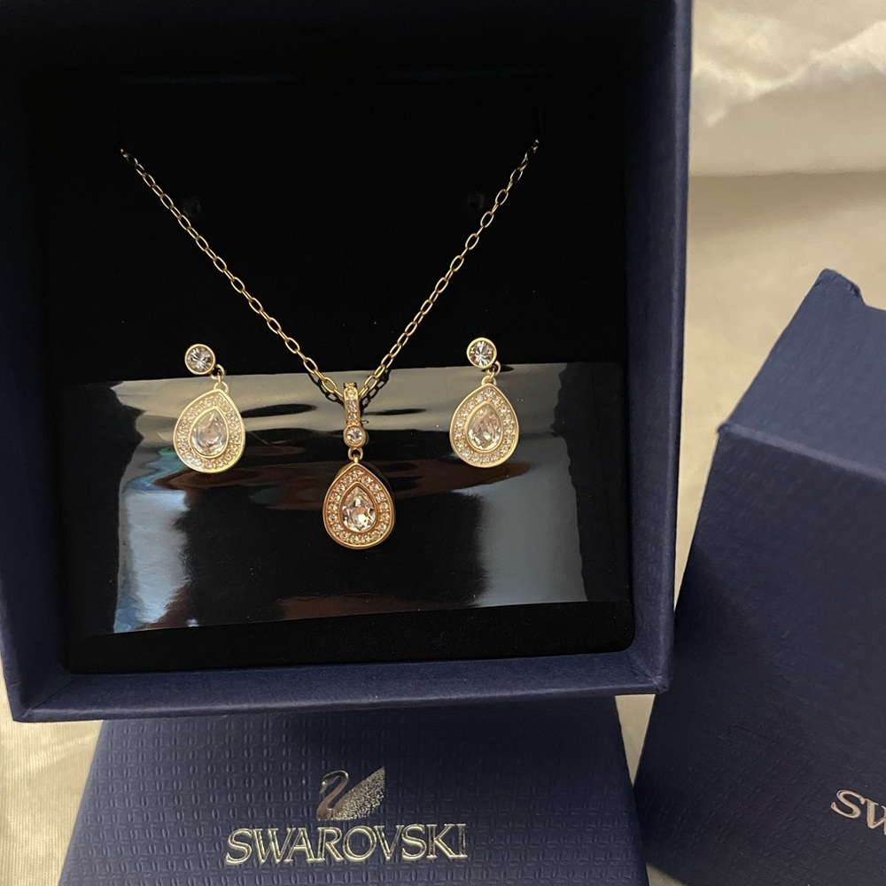 Swarovski earring necklace set